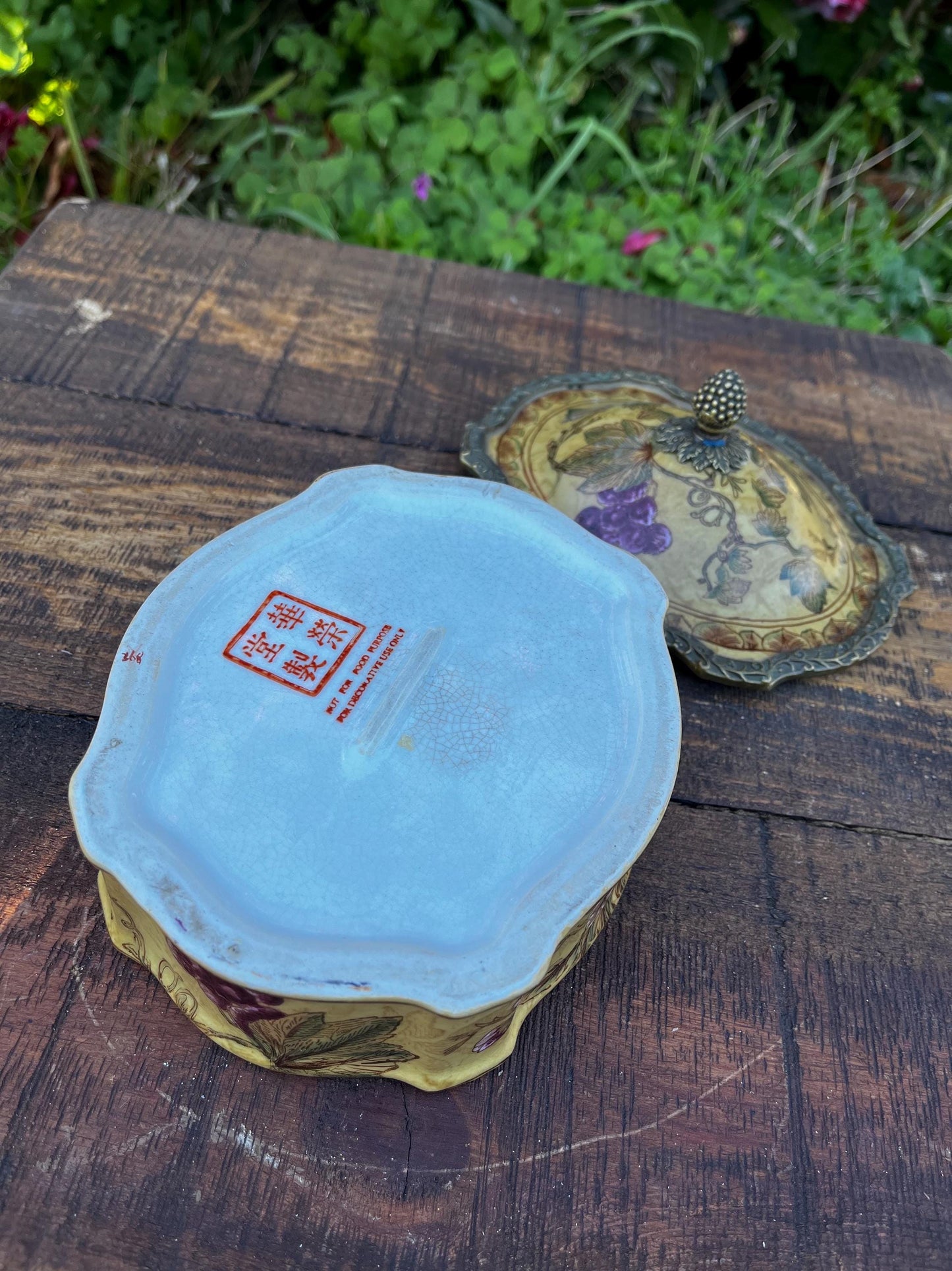 Decorative Floral Ceramic Trinket Box with Bronze Trim & Grape Lid – Made in China Vanity Accent