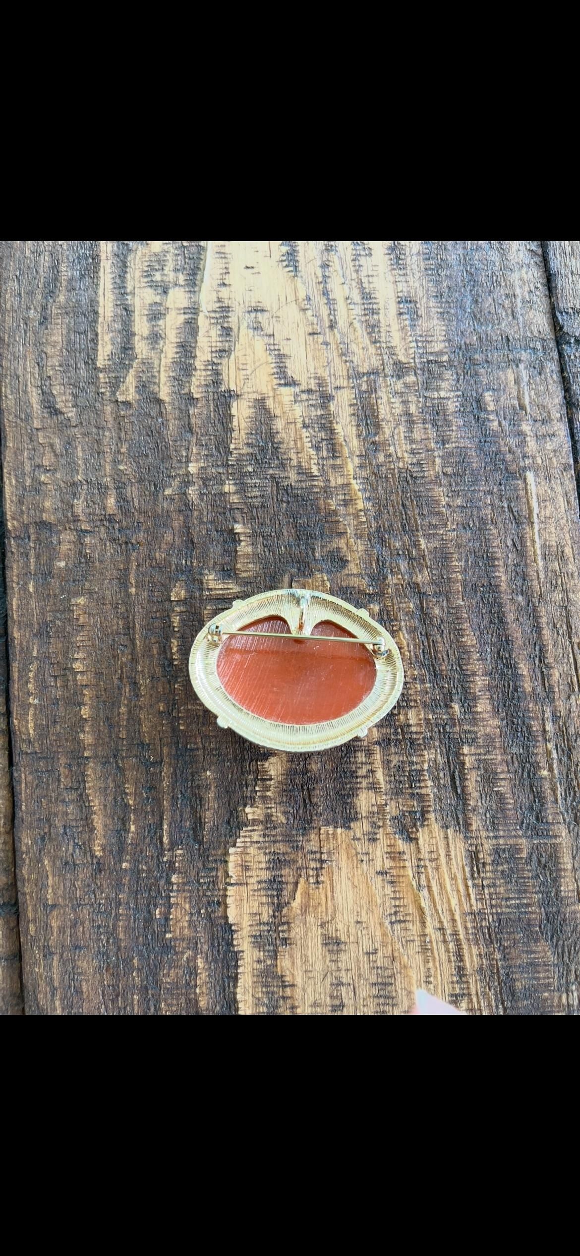 Mother and Child Red Cameo Brooch – Vintage Romantic Jewelry – Handcrafted Cameo Pin – Timeless Vintage Jewelry
