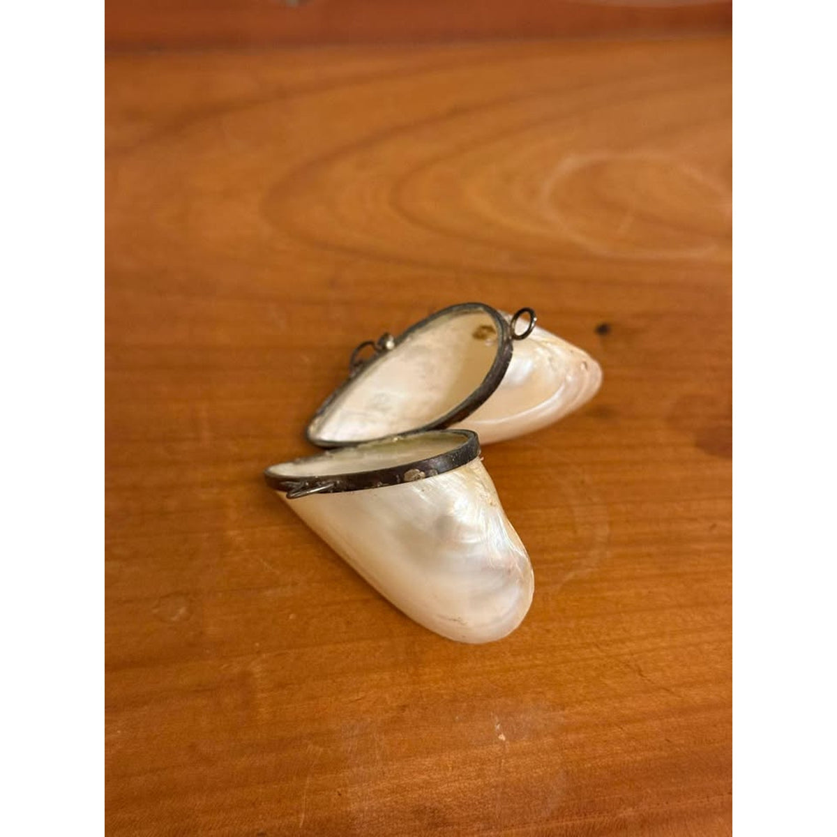 Antique Style Mother of Pearl Heart Locket Box Shell Pendant Hinged Trinket Case