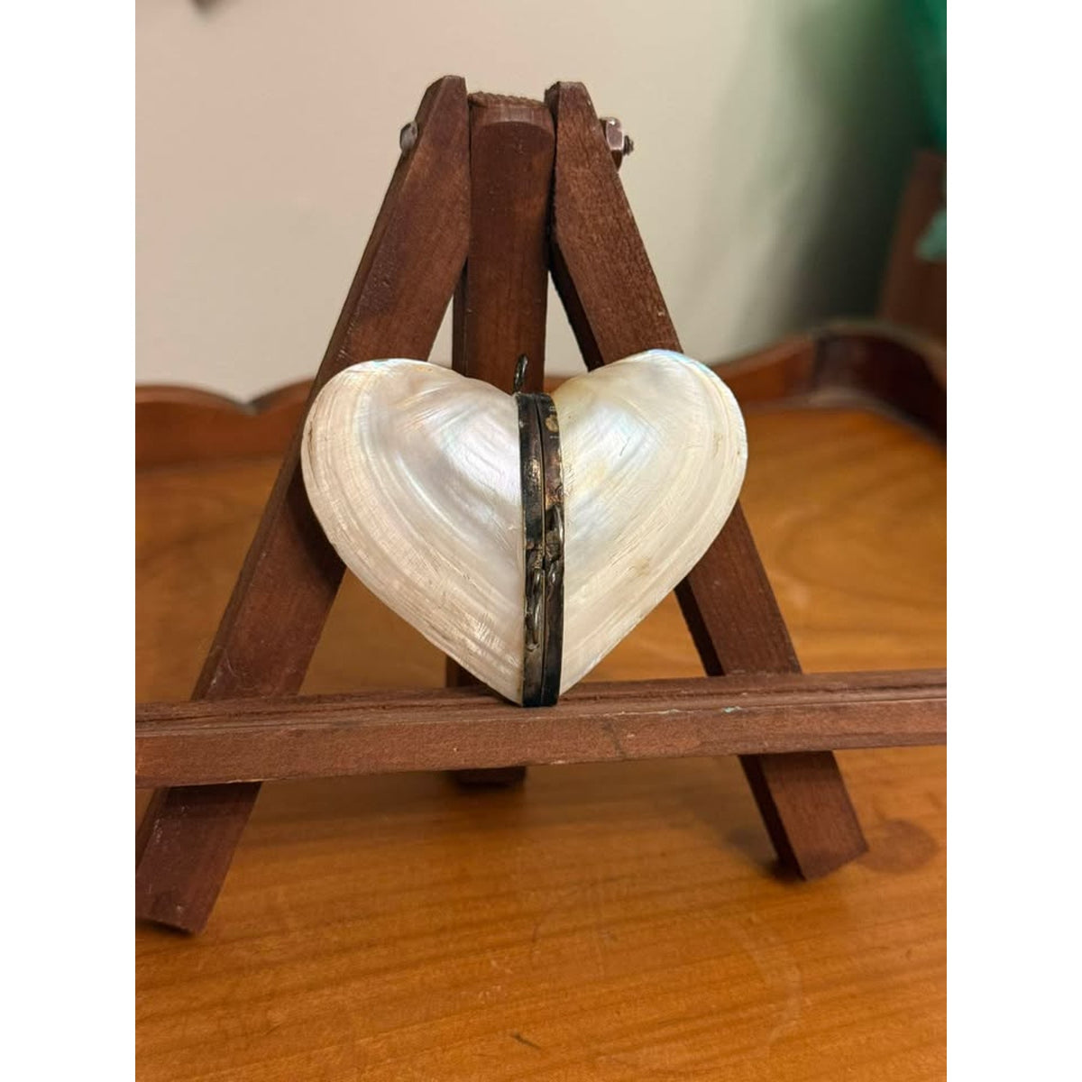 Antique Style Mother of Pearl Heart Locket Box Shell Pendant Hinged Trinket Case