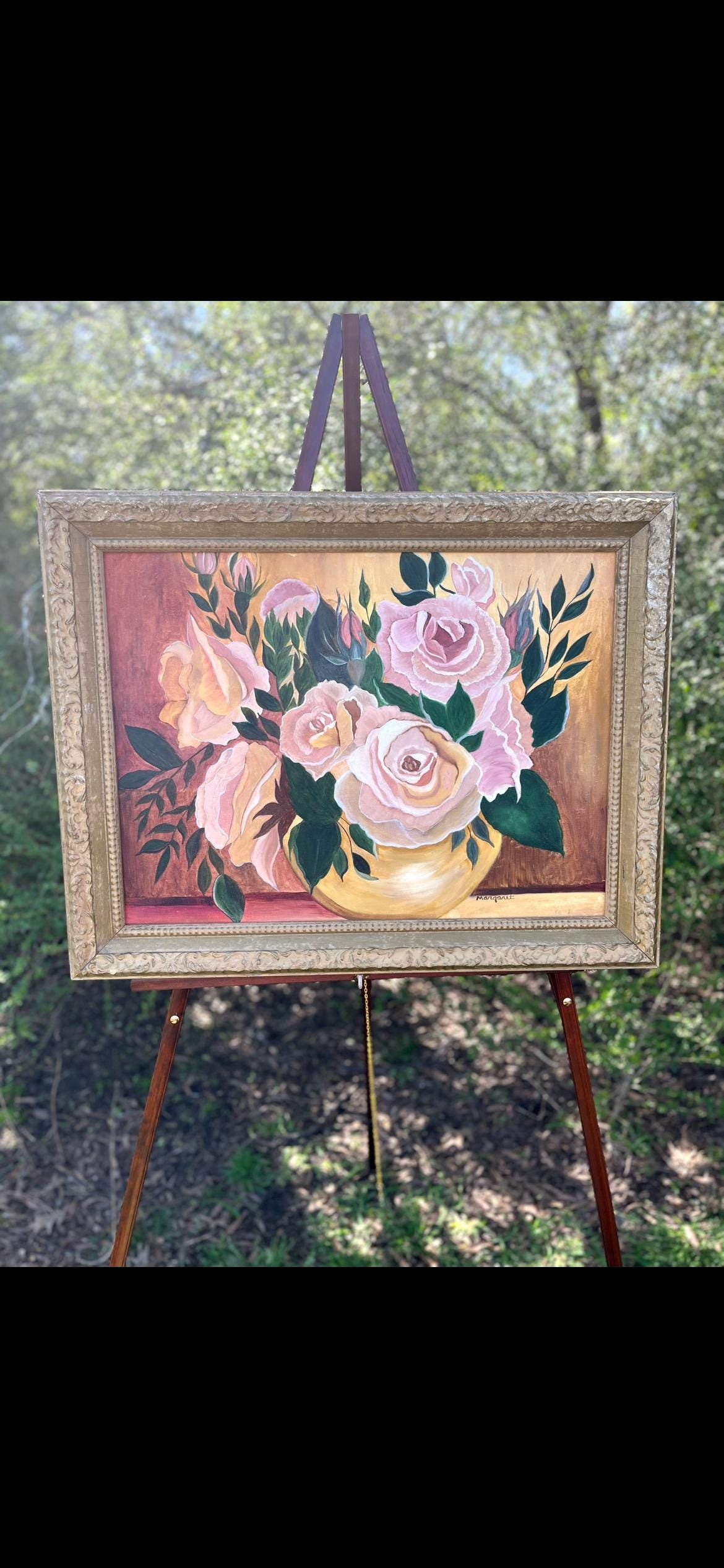 Vintage Floral Still Life Painting – Mid Century Roses in Yellow Vase, Original Signed Oil by Margaret