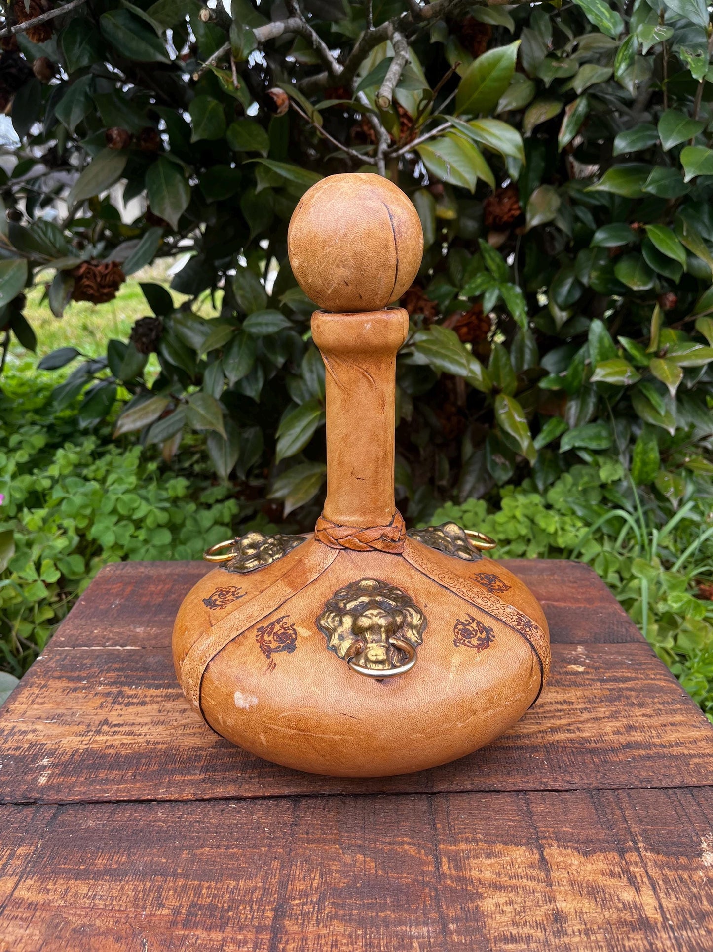 Italian Leather Wrapped Decanter, Luxury Wine Decanter, Elegant Barware, Wine Accessories, Gift for Host, Italian Craft
