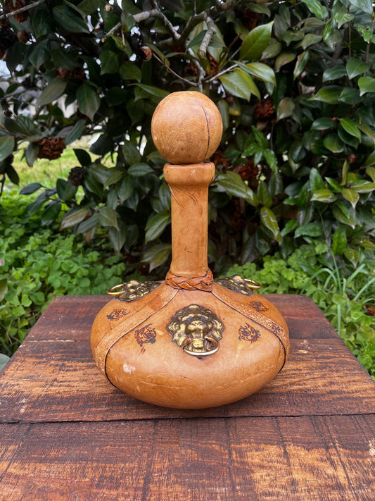 Italian Leather Wrapped Decanter, Luxury Wine Decanter, Elegant Barware, Wine Accessories, Gift for Host, Italian Craft