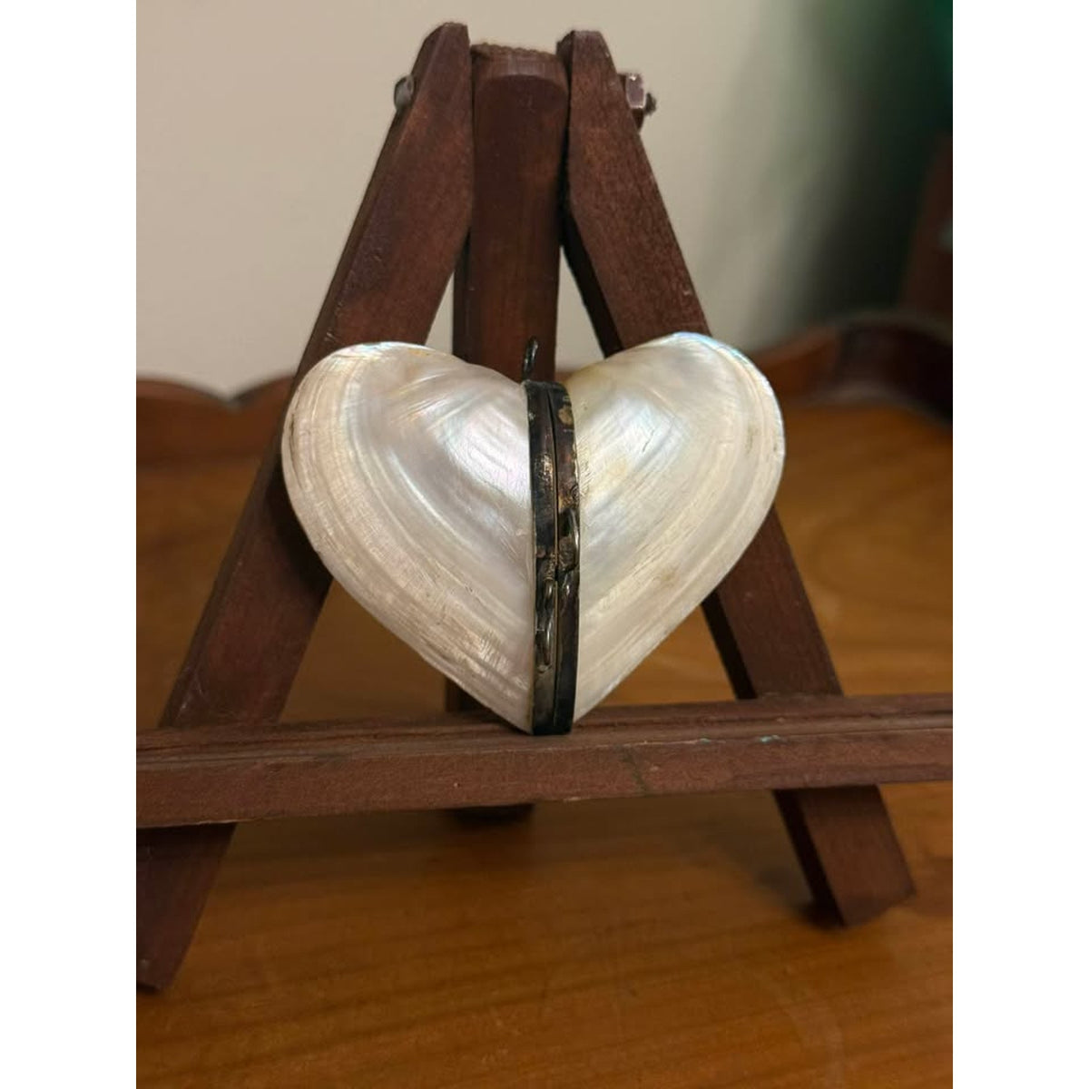 Antique Style Mother of Pearl Heart Locket Box Shell Pendant Hinged Trinket Case