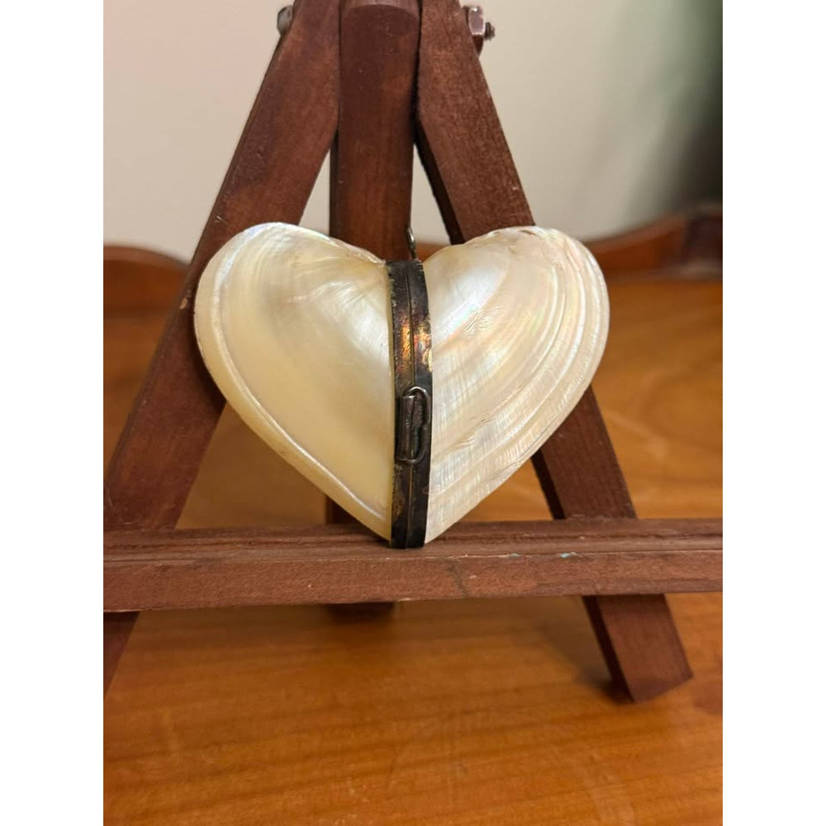 Antique Style Mother of Pearl Heart Locket Box Shell Pendant Hinged Trinket Case