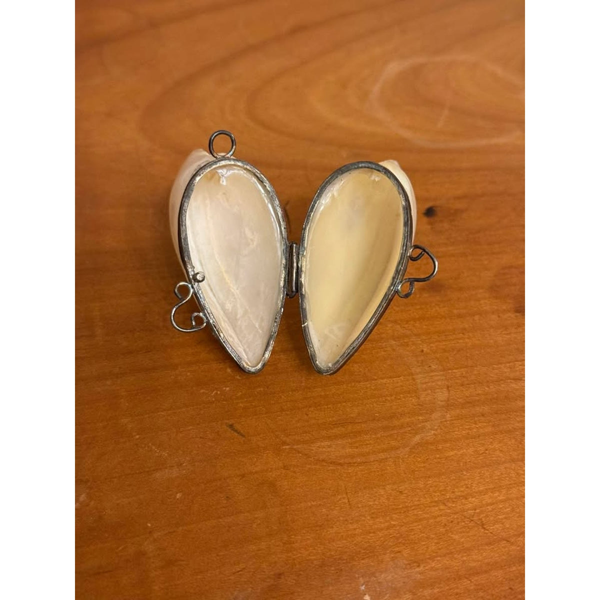 Antique Style Mother of Pearl Heart Locket Box Shell Pendant Hinged Trinket Case